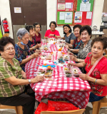 Dinner with friends - lovely ladies ! 与朋友共进晚餐 - 一群可爱的女士们 !