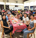 Dinner with relatives 与亲戚共进晚餐